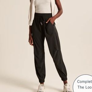 a&f black traveler joggers